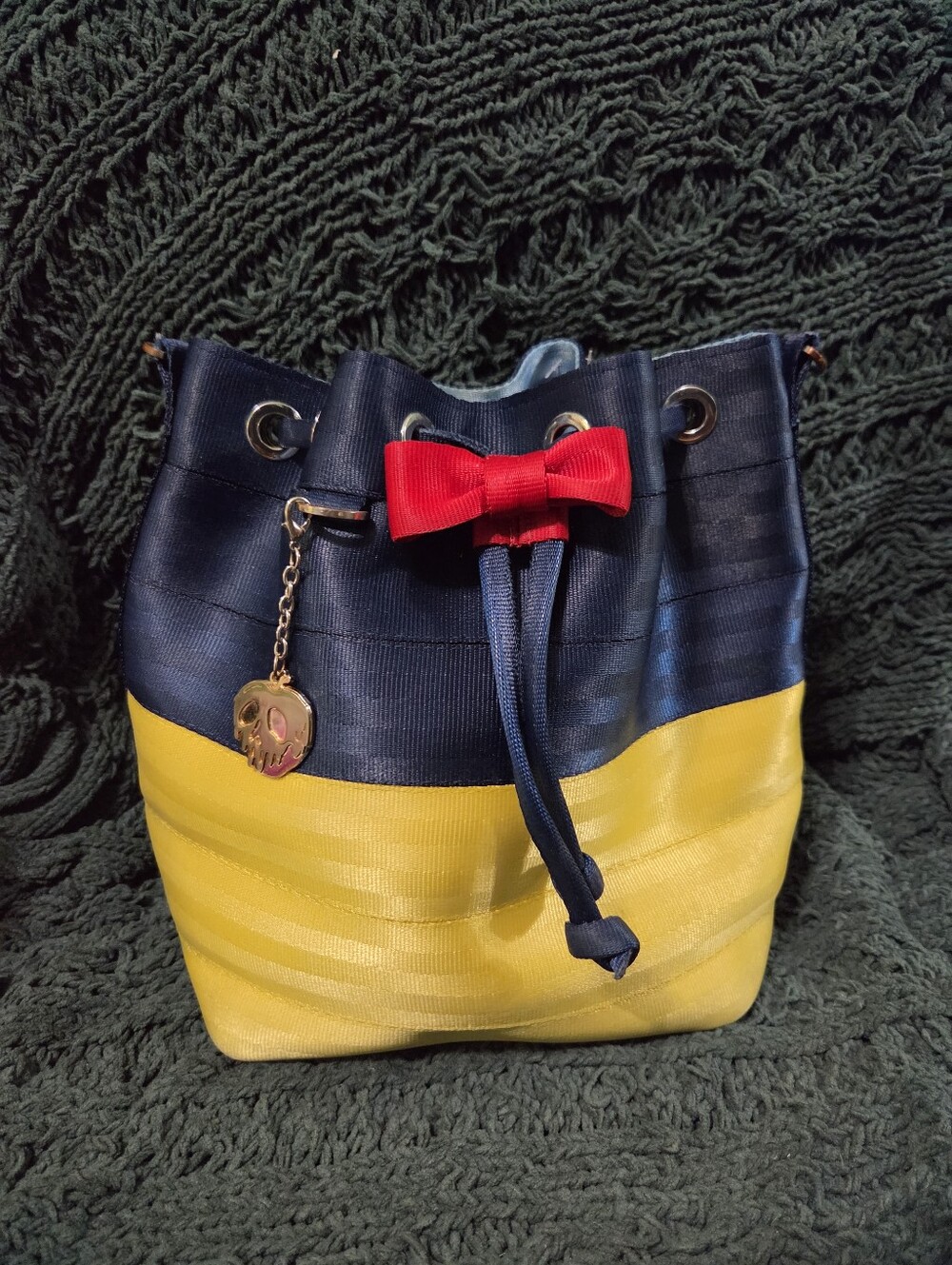 Disney X Harveys Snow White Park Hopper Seatbelt Bag